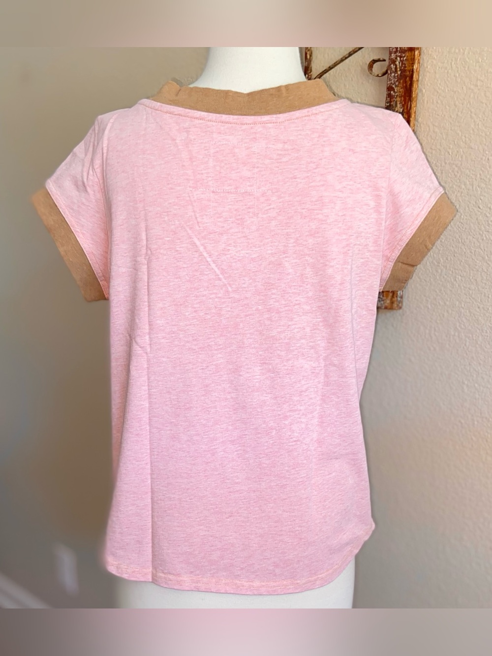 NWT - Double D Ranch "Razor Sharp"
Pink V-neck t-shirt - Rhinestones Embroidery - Picture 2 of 8